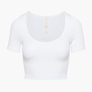 The Group by Babaton FLOW SEAMLESS SCOOPNECK T-SHIRT